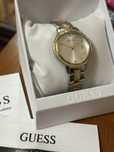 Новий годинник Guess