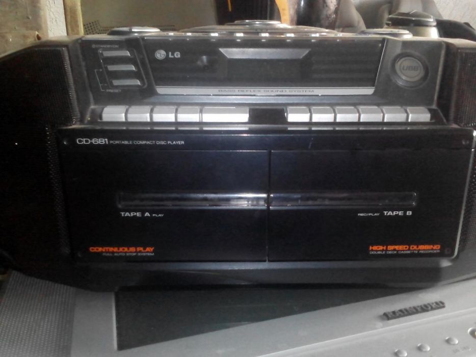 Бумбокс LG cd681 Переносной двухкассетный Магнитофон диски и радио