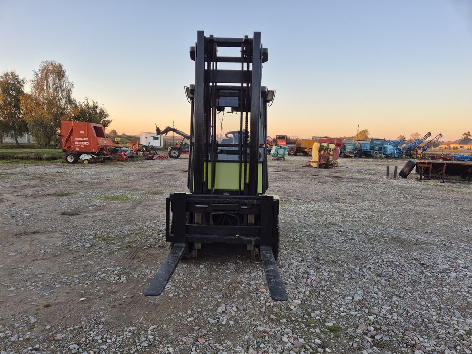 Wózek widłowy Clark na gaz LPG