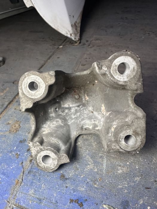 Кронштейн двигуна (2 шт) Jaguar XF