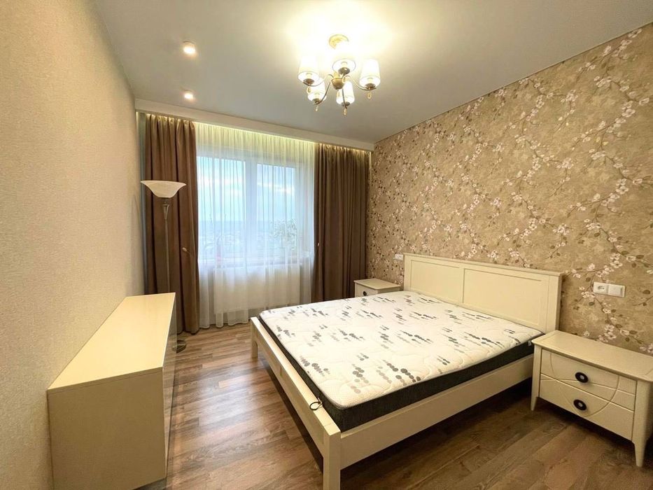 Продаж 2 км квартири на березі міського озера