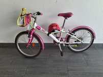 Bicicleta de criança, no estado visível nas fotos.