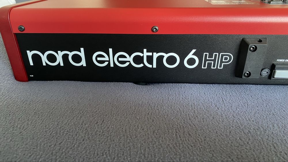 Nord Electro 6HP 73 + Case