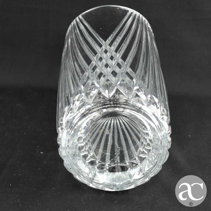 Jarra em Cristal lapidado, assinada