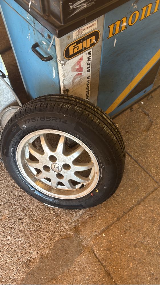 Pneu 175/65/14 novo com 1 dia de uso