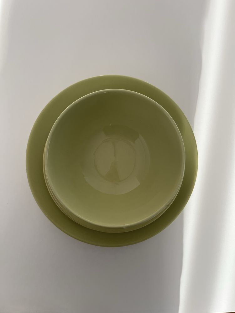 Zastawa w kolorze jasnej zieleni IKEA