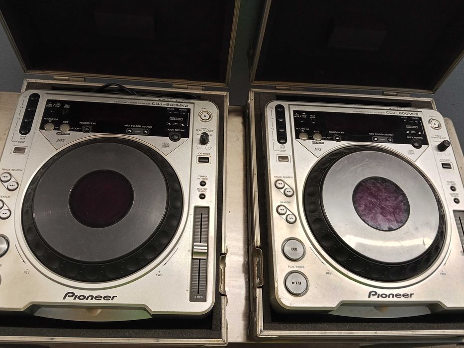 Dwa odtwarzacze DJ CDJ-800MK2