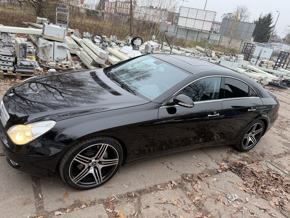 Mercedes-Benz E550 V8 388 KM