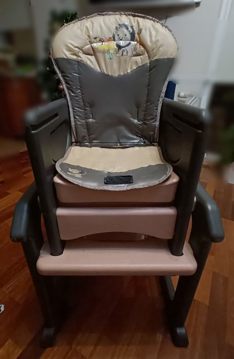 Krzesełko do karmienia i stolik
