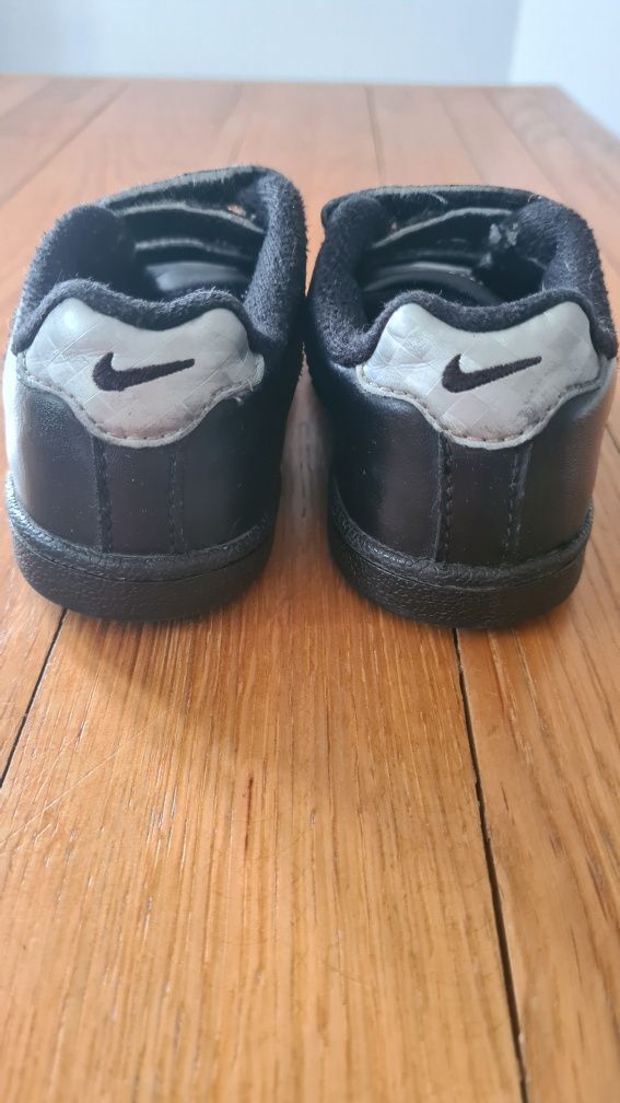 Nike czarne rzep rozmiar 22,5