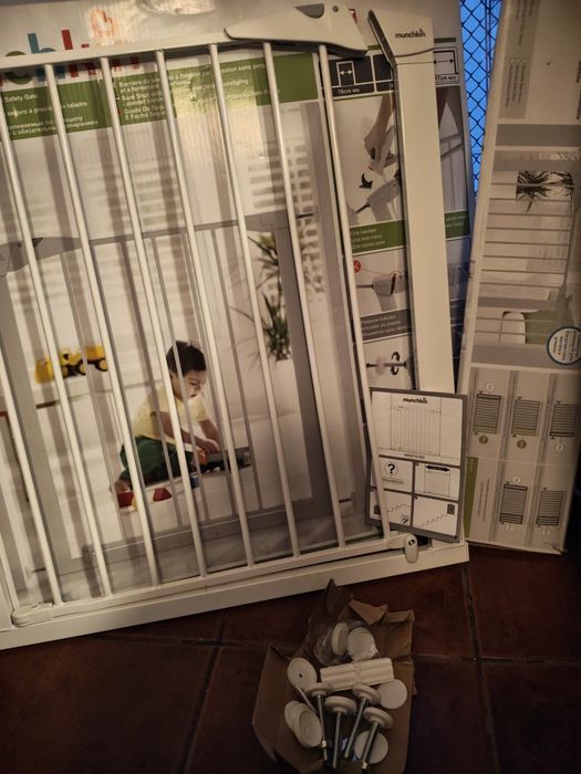 Porta de escada para bebé nova na caixa