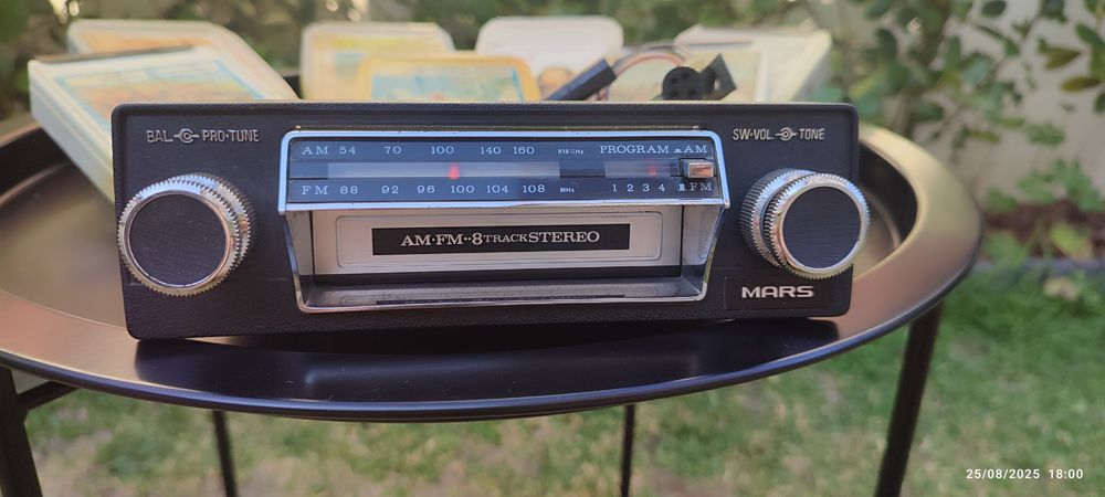 Rádio de cartuchos MAZDA 818