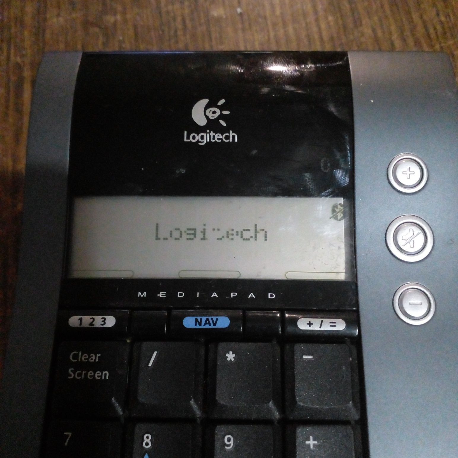 Цифровая панель от блютуз клавиатуры Logitech MediaPad