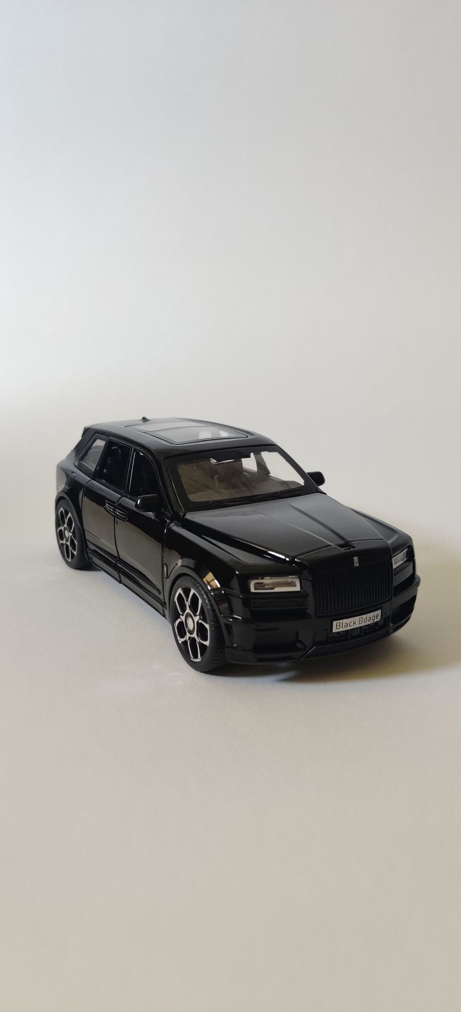 Модель авто Rolls Royce Cullinan 1/32 1:32
