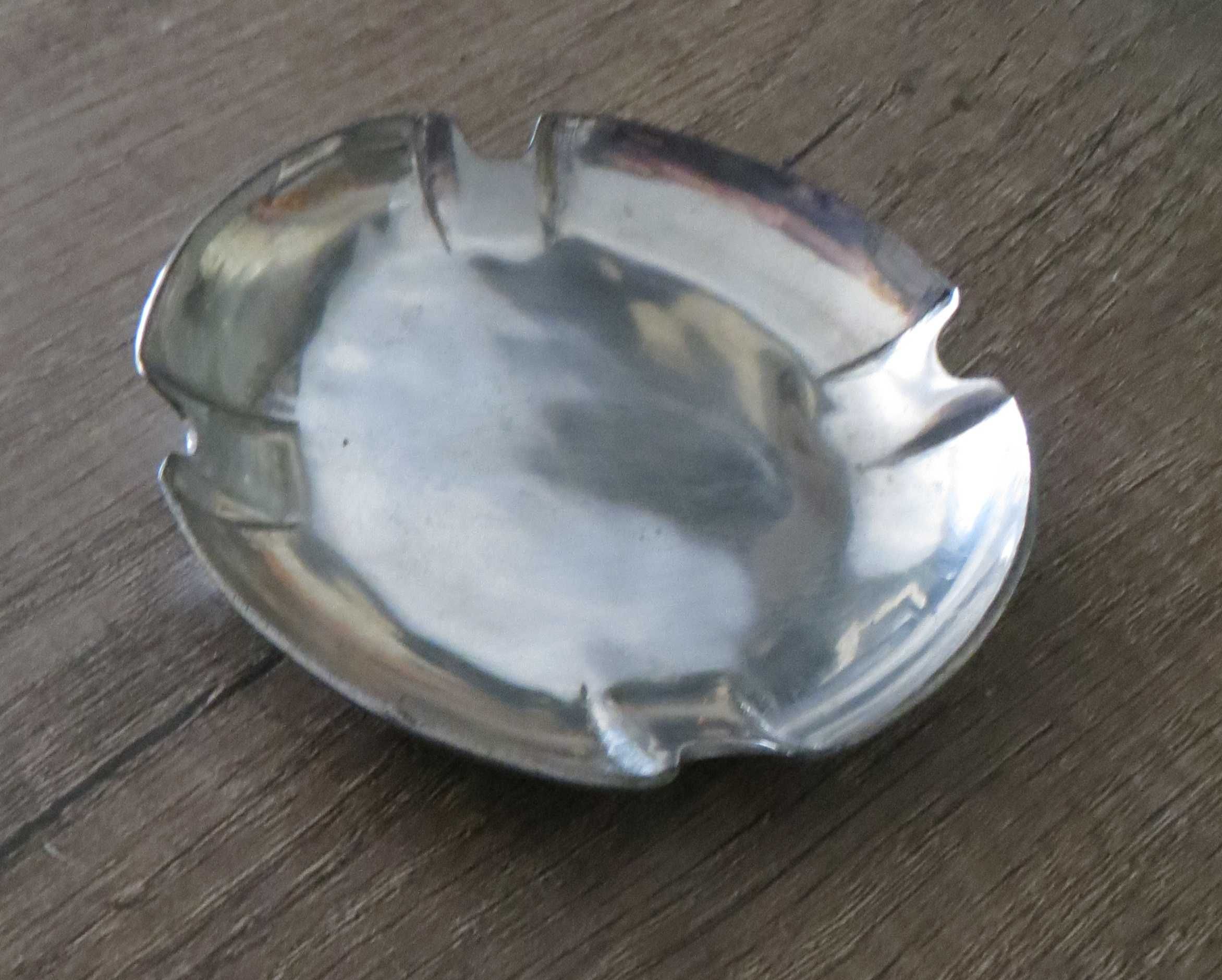 Antiguidades Cinzeiro em Estanho Marca DeCampos - Diâmetro: 10 cm