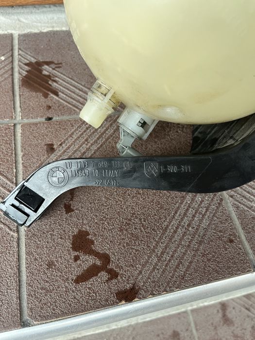 Розширювальний бачок bmw f10,f11 з датчиком (бачек,бмв, расширительный