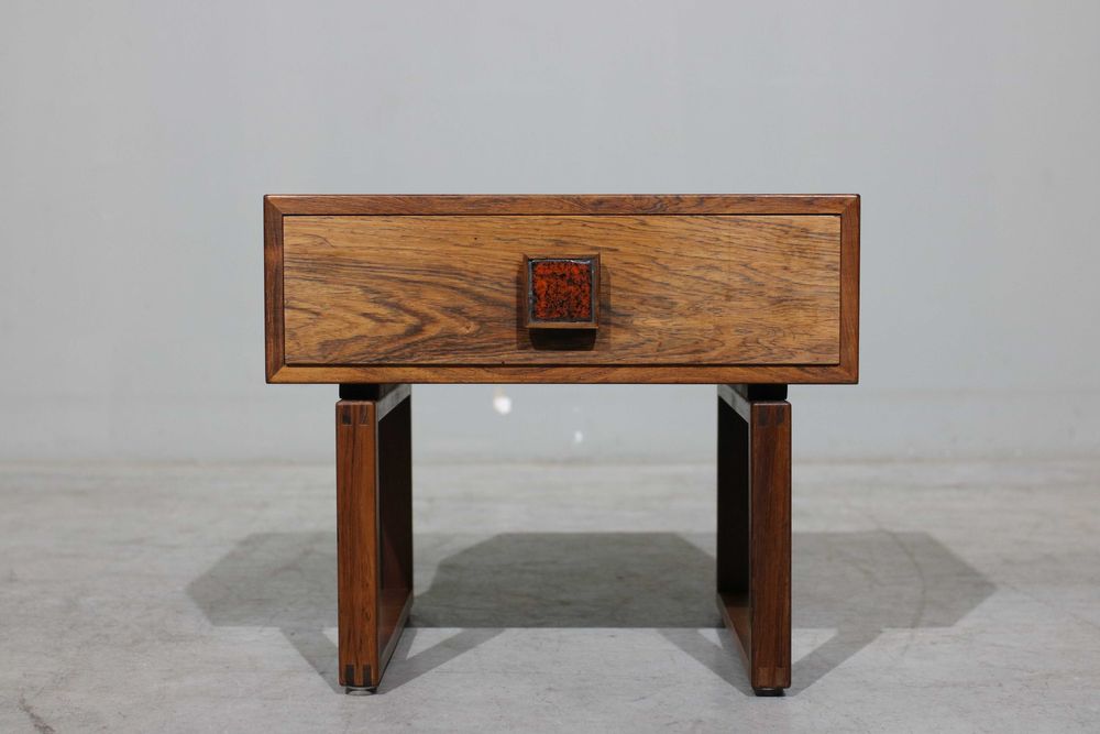 Mesinha de cabeceira em pau santo | Design Mid Century Modern