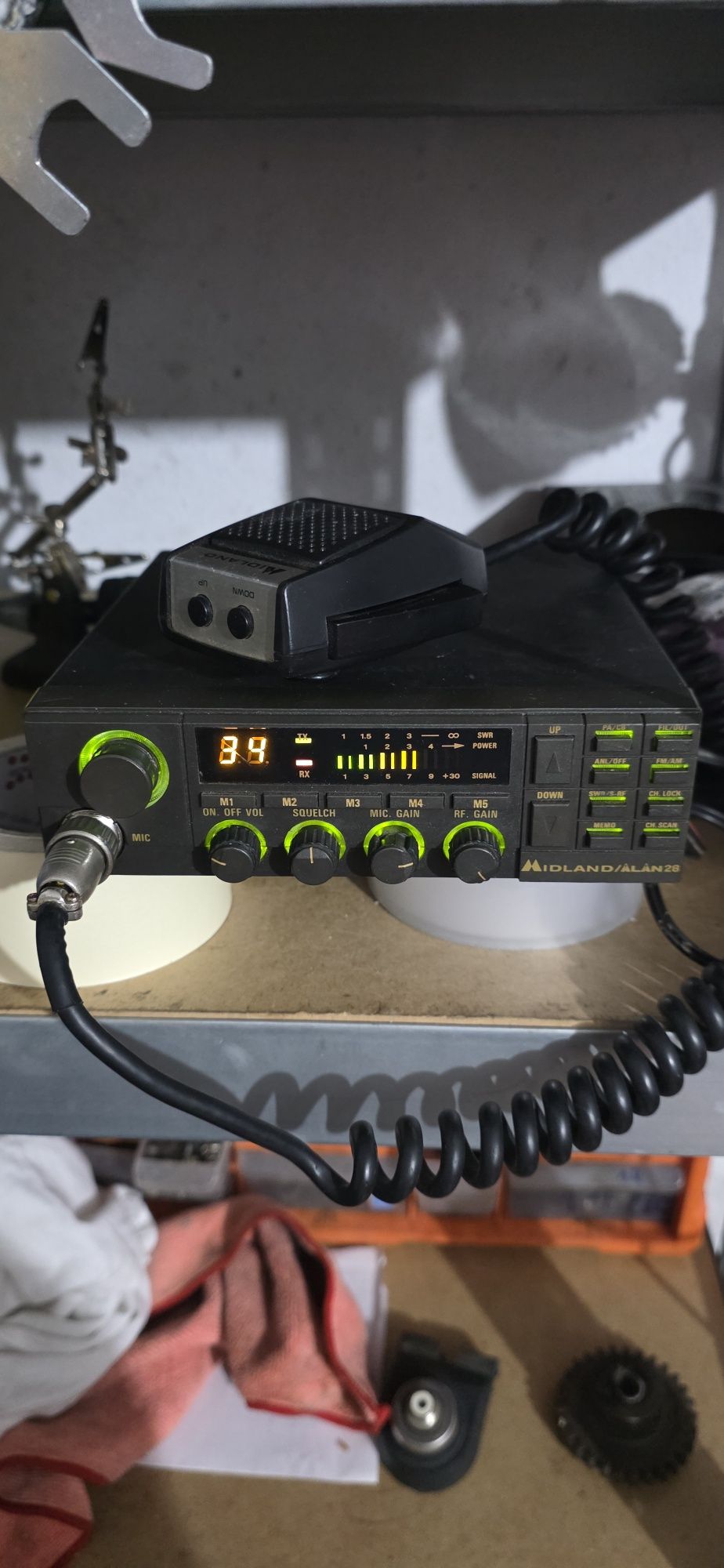 CB Midlan alan 28 com antena amplificador e coluna