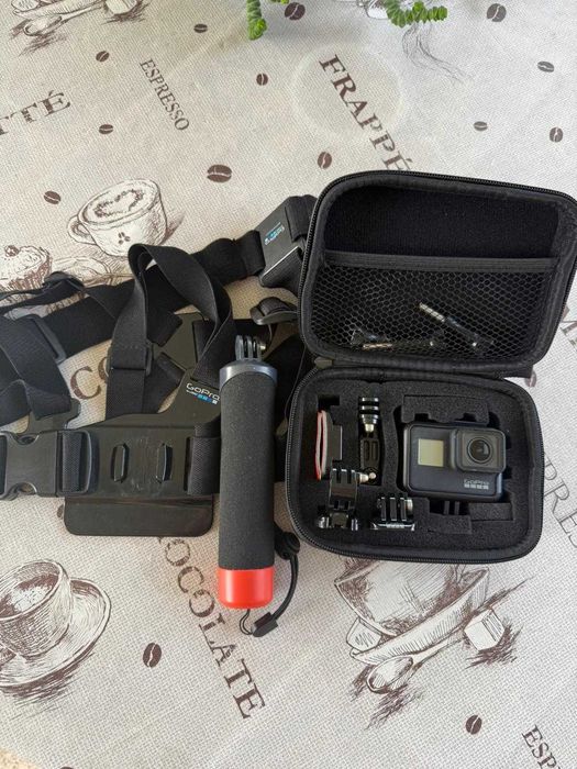 GoPro Hero 7 Black, cartão SD 64Gb e vários acessórios