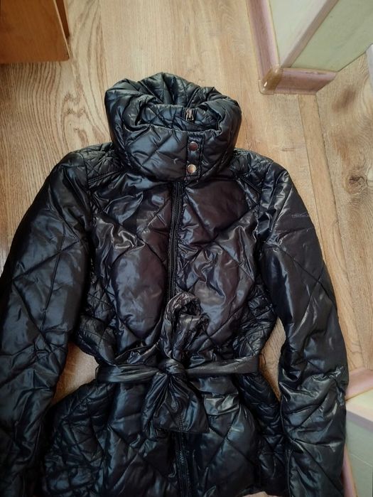 Куртка чорна глянцева стьобана Calvin Klein М.