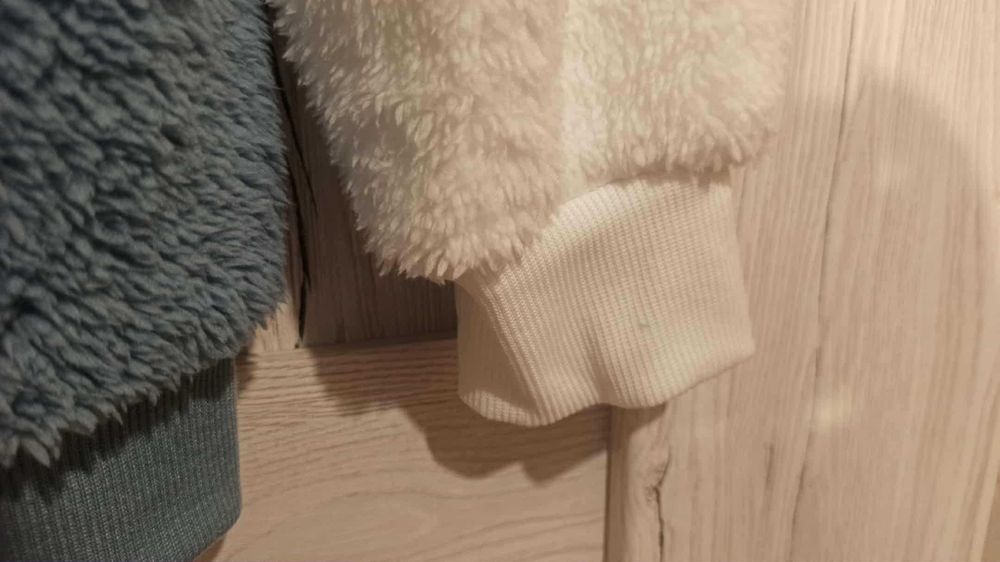 Bluza ciepła, gruba, z kapturem, r. M; NOWA