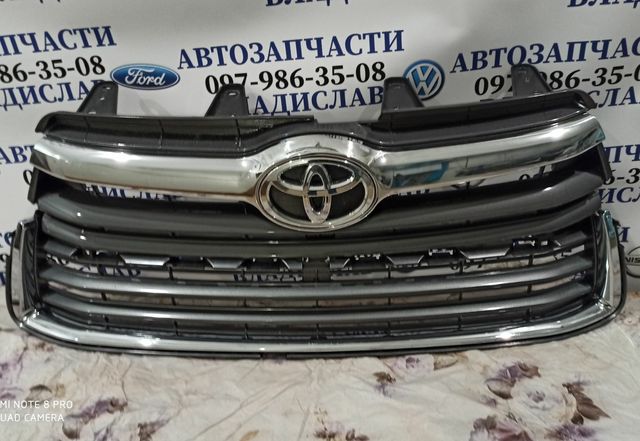 Решетка радиатора Toyota Highlander 2015