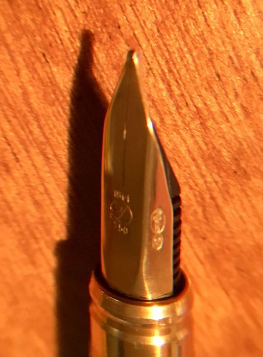 S.T. DUPONT - caneta - acb. ouro e laca da China com pó de ouro