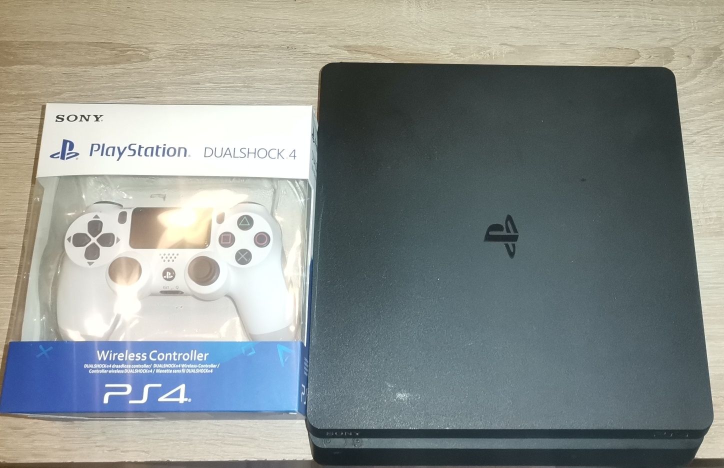 Konsola ps4 slim