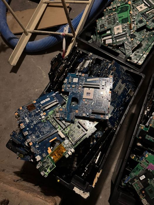 Płyty laptopowe 75 zł kg