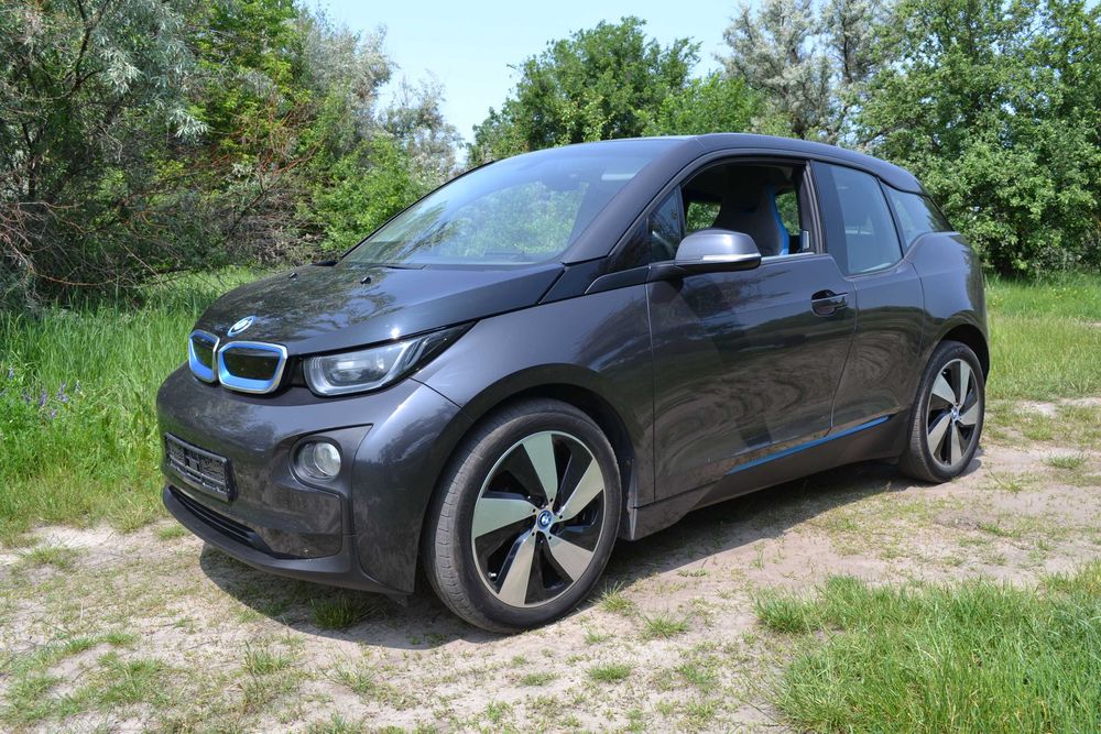 Електричний автомобіль БМВ I3