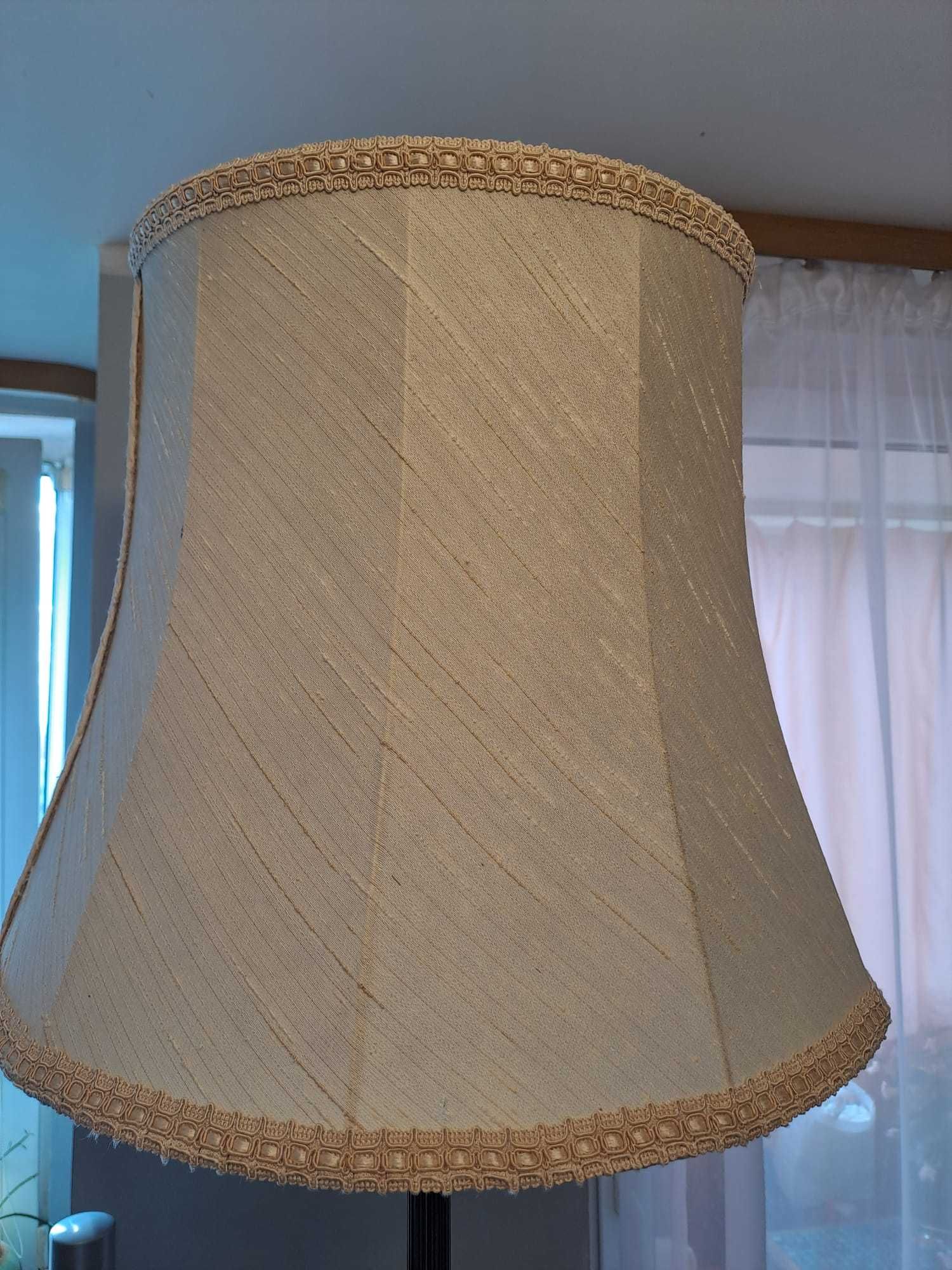 lampa podłogowa stylowa