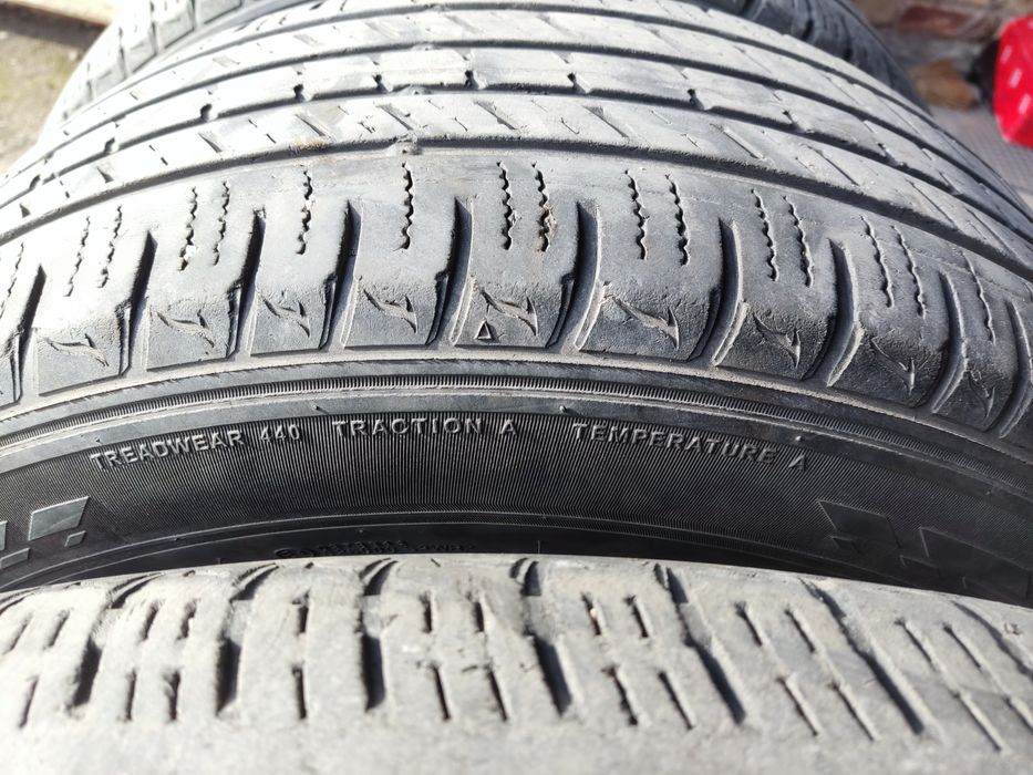Продається комплект літньої гуми  kumho 225 60 17
