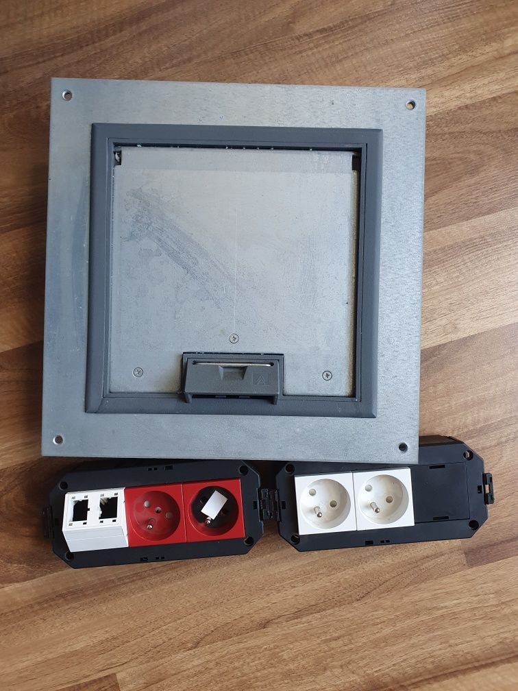 Podłogowa skrzynka instalacyjna obo plus osprzęt