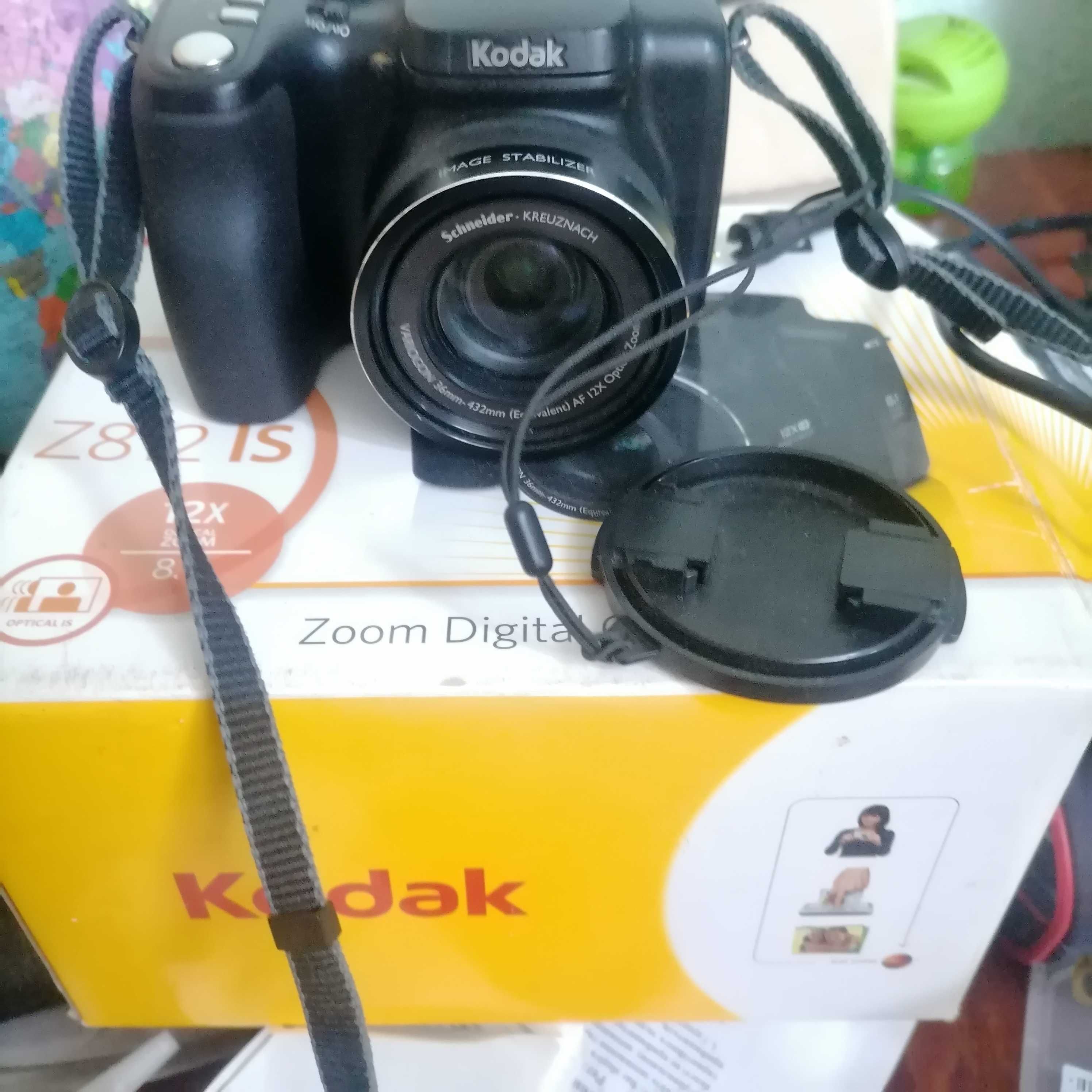 Продам фотоапарат Kodak Z812IS, в новому стані