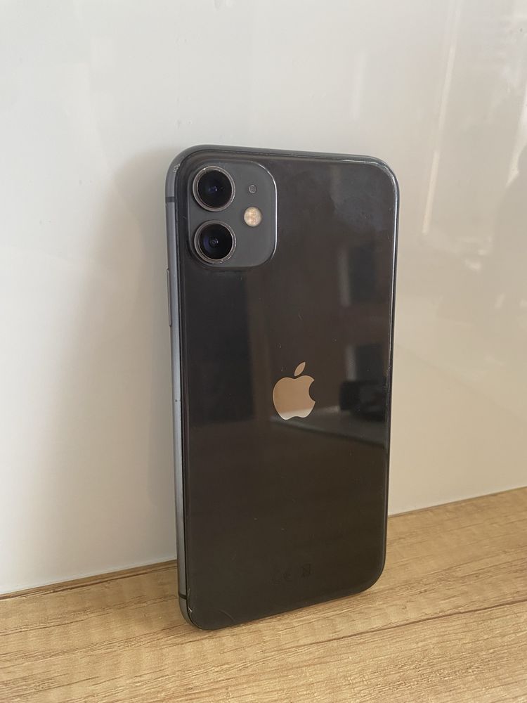 iPhone 11 64 GB plus 5 etui
