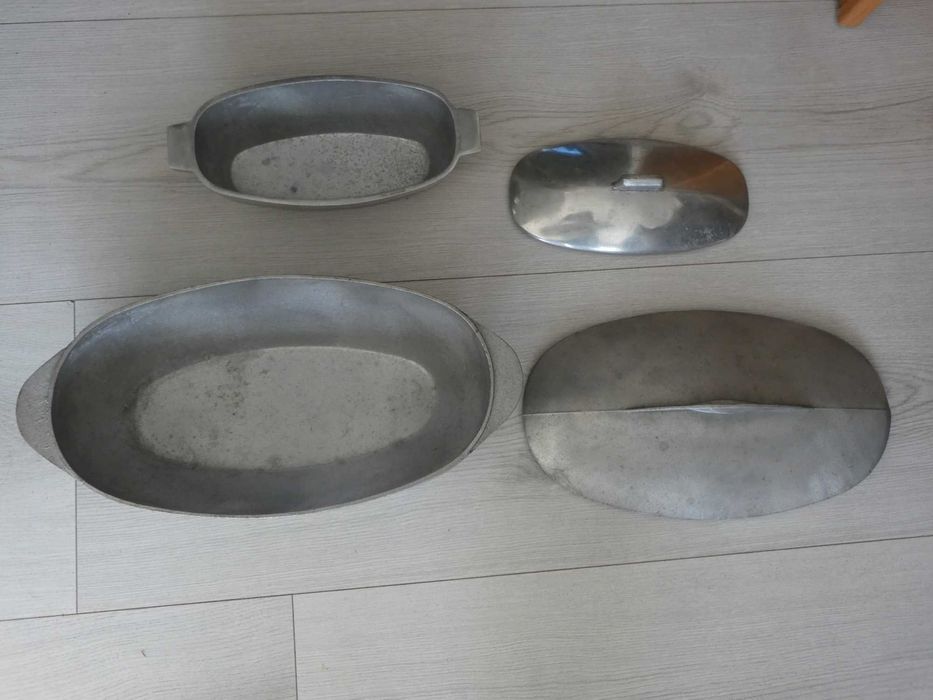 dwie aluminiowe  brytfanki