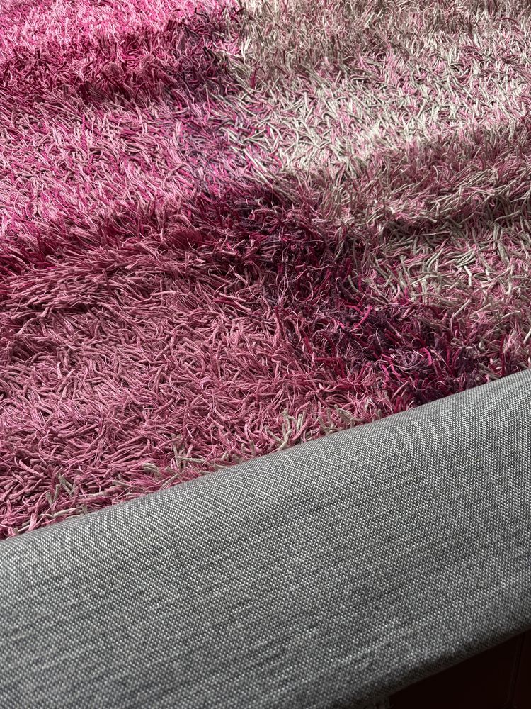 Carpete cor-de-rosa pelo comprido