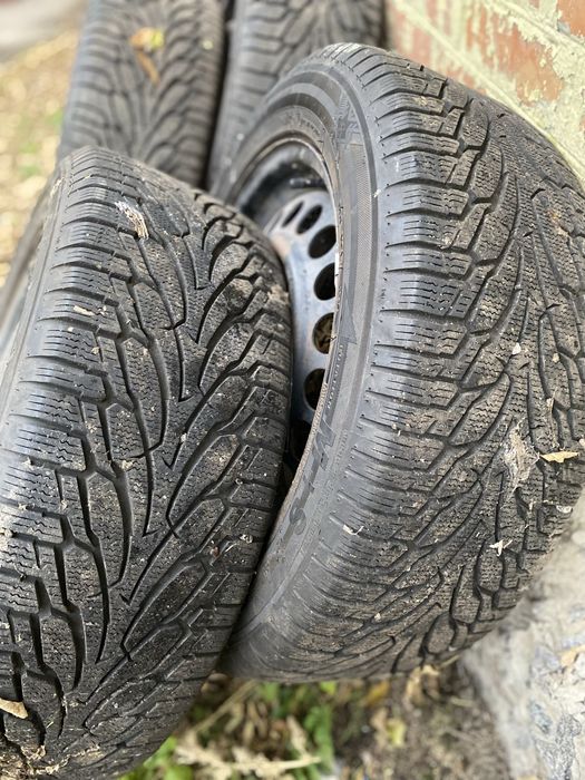 Продам диски з резиною у відмінному стані зима 215/55 R17