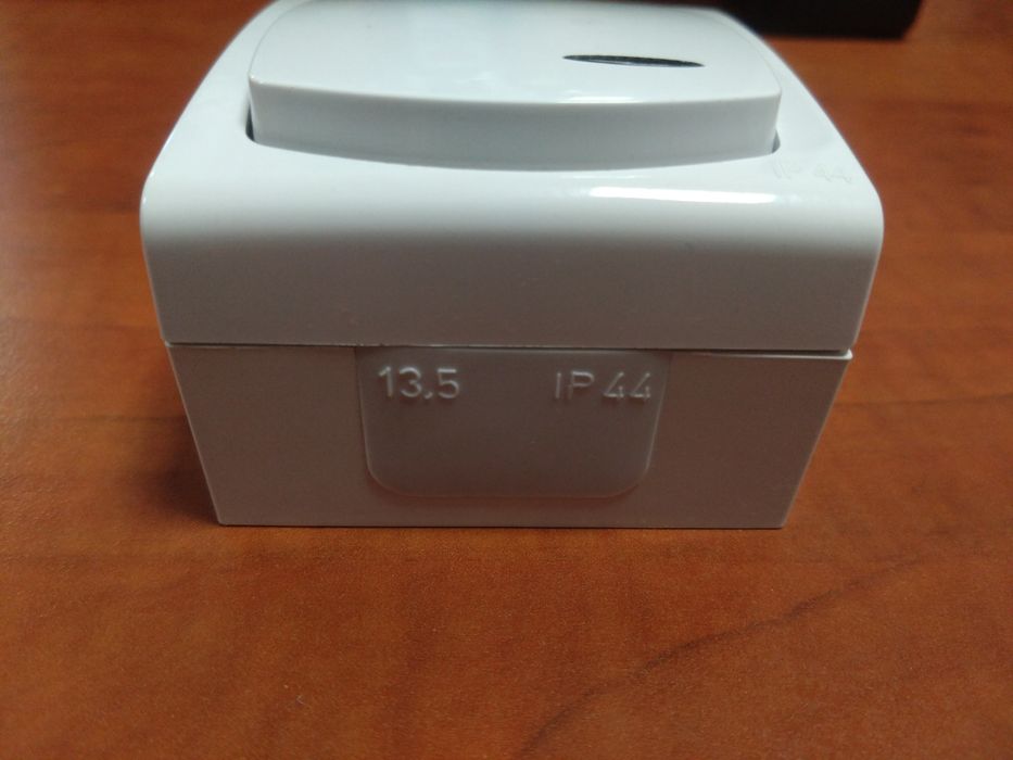 Łącznik jednobiegunowy podświetlany IP 44 OSPEL