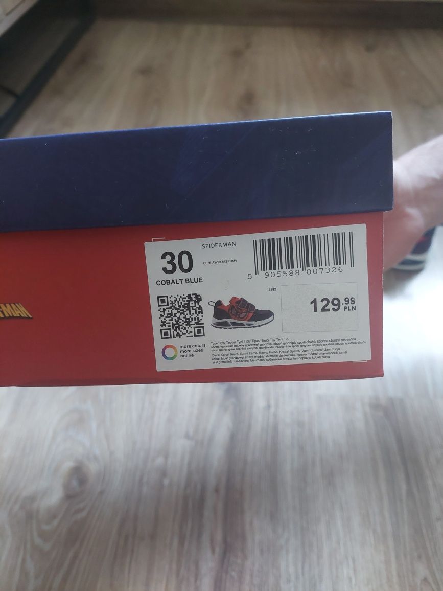 Świecące buty 30