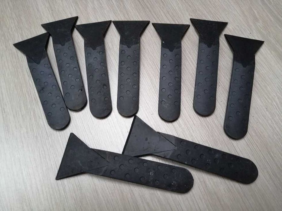 Narzędzia do czyszczenia grilla. Skrobak / skrobaczka.