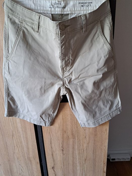 Calções Levis Chino cremes