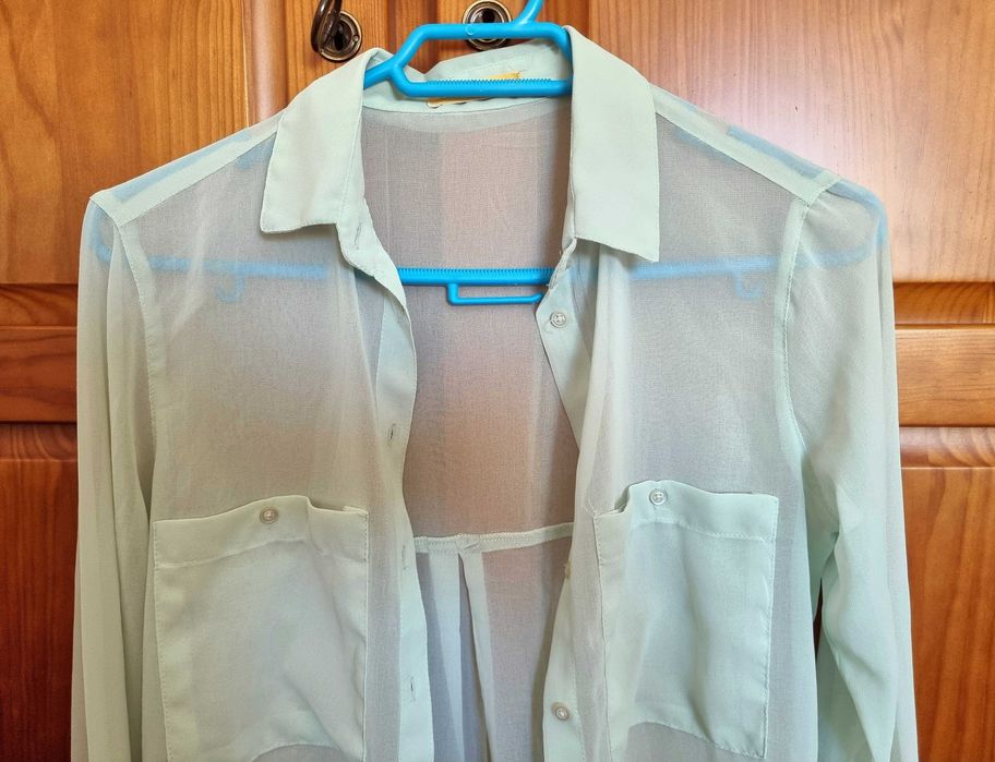 Camisa verde menta com transparência Bershka, tamanho XS