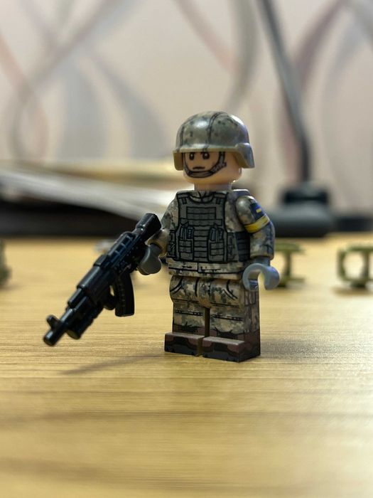 LEGO кастомні фігурки від Brickmania, United Bricks