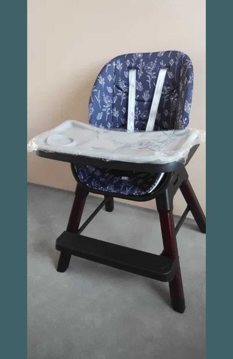 Krzesełko do karmienia i stolik