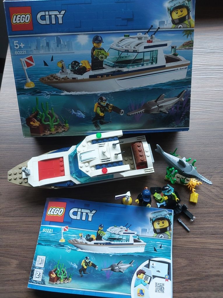 LEGO City 60221 Jacht - kompletny
