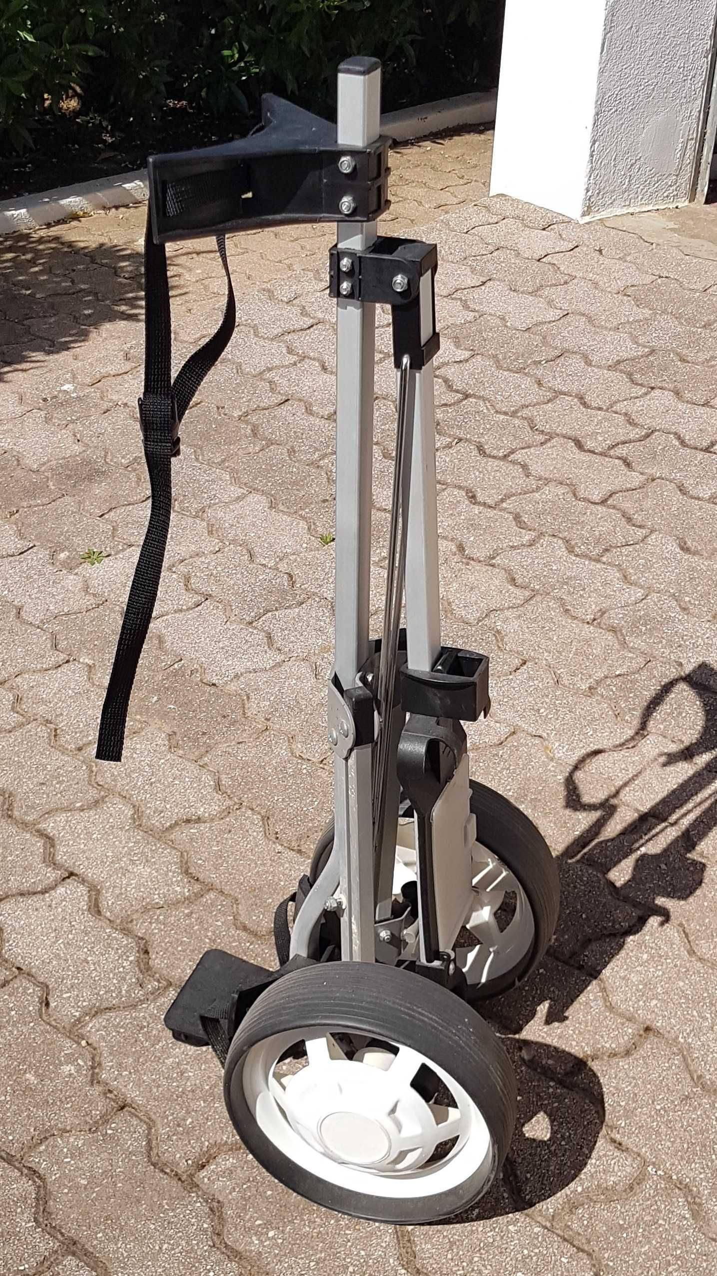 Foldable golf trolley as new / Carrinho de golfe dobrável como novo