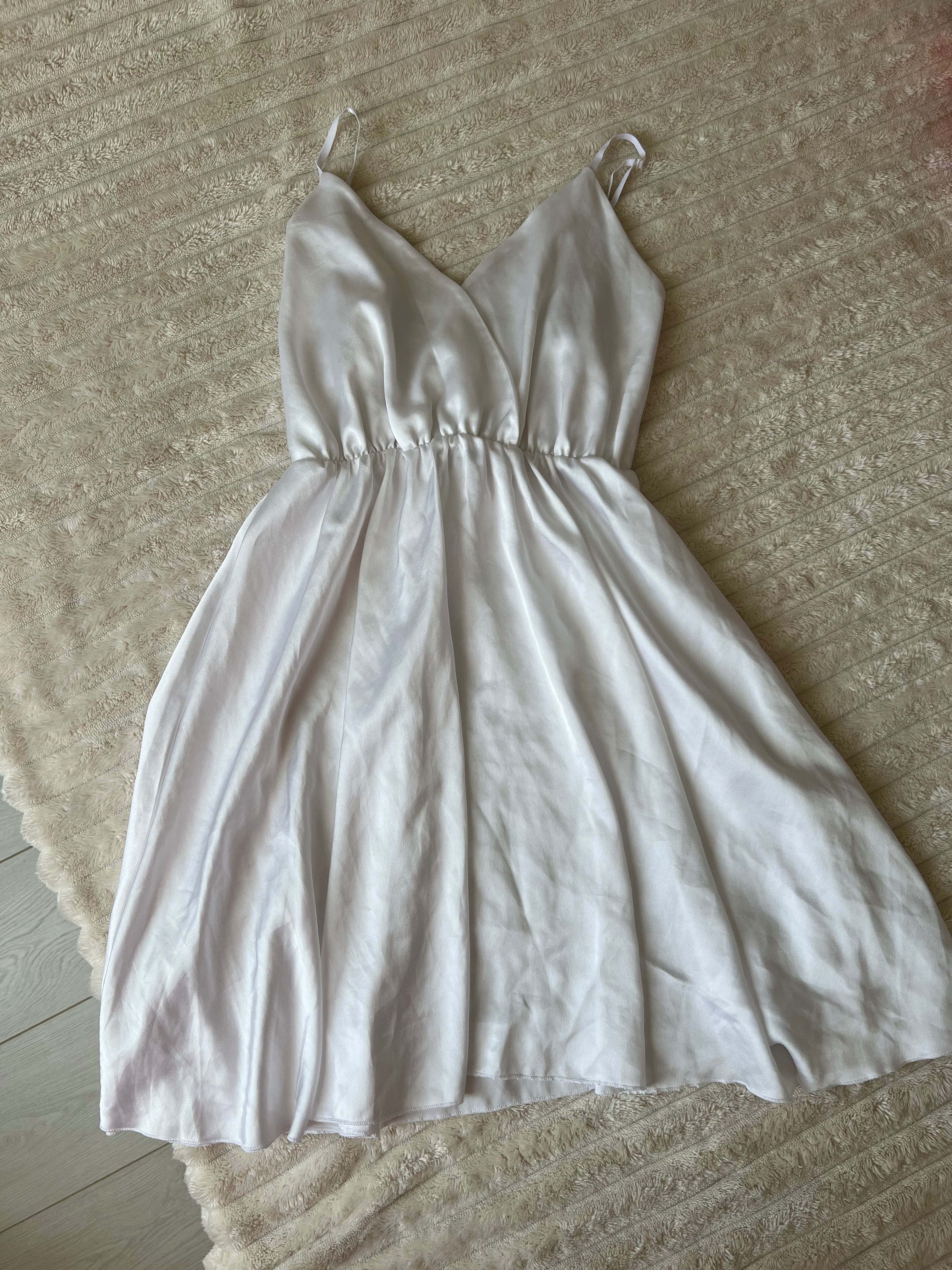 Белое шелковое платье