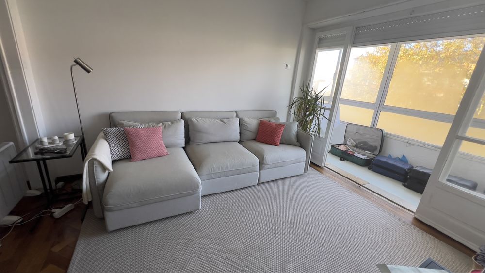 Conjunto - Sofa + almofadas + manta + candeeiro + mesa + planta+ tapet