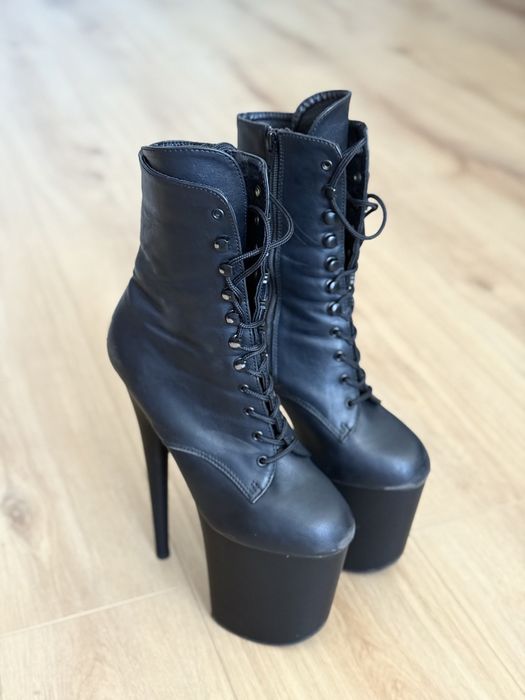 Стріпи закриті PLEASER FLAMINGO-1020 37 розмір